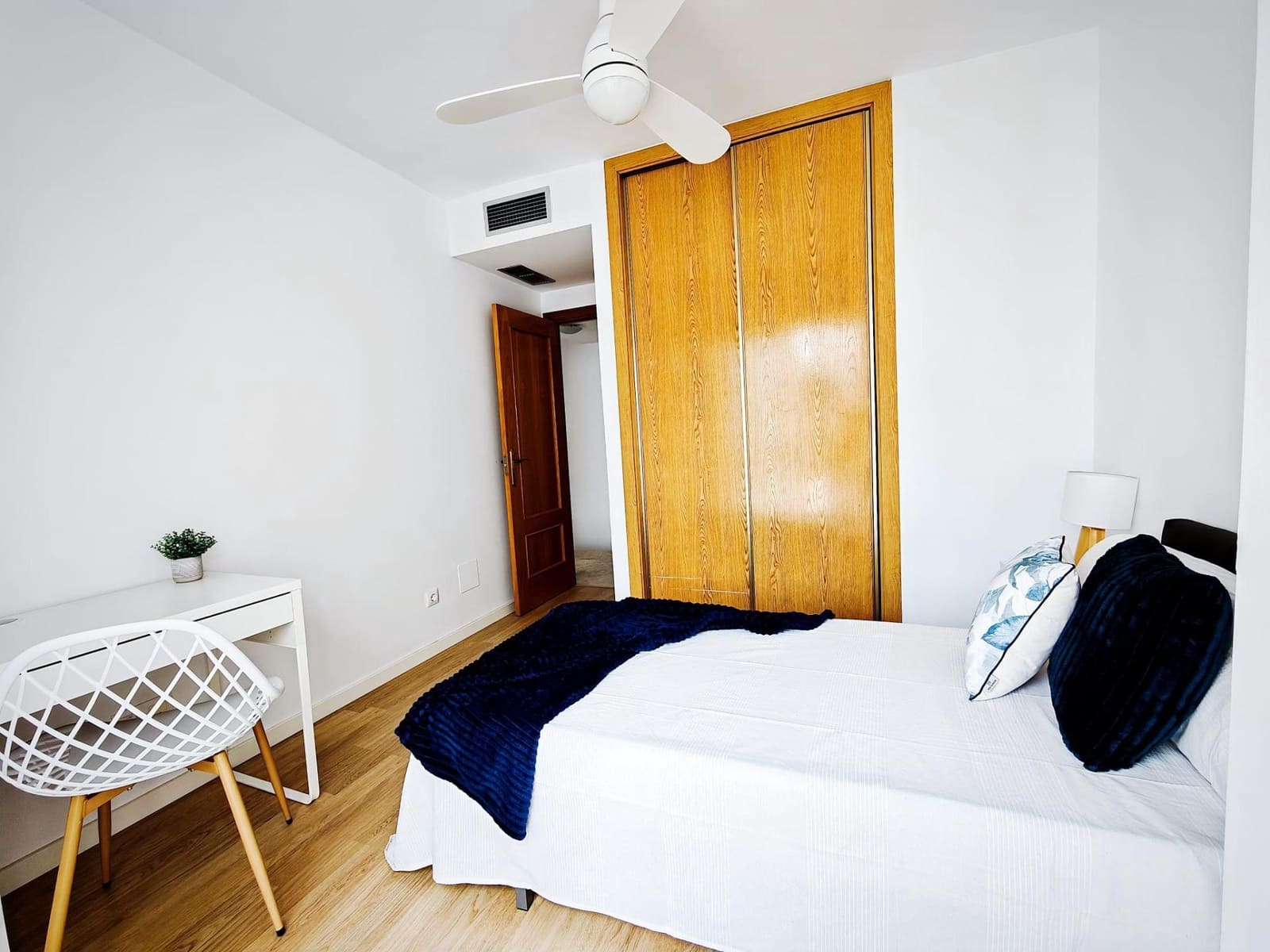 5 bedroom Terraced Villa for rent in Playa de San Juan with pool garage - € 2,300 (Ref: 9353744)