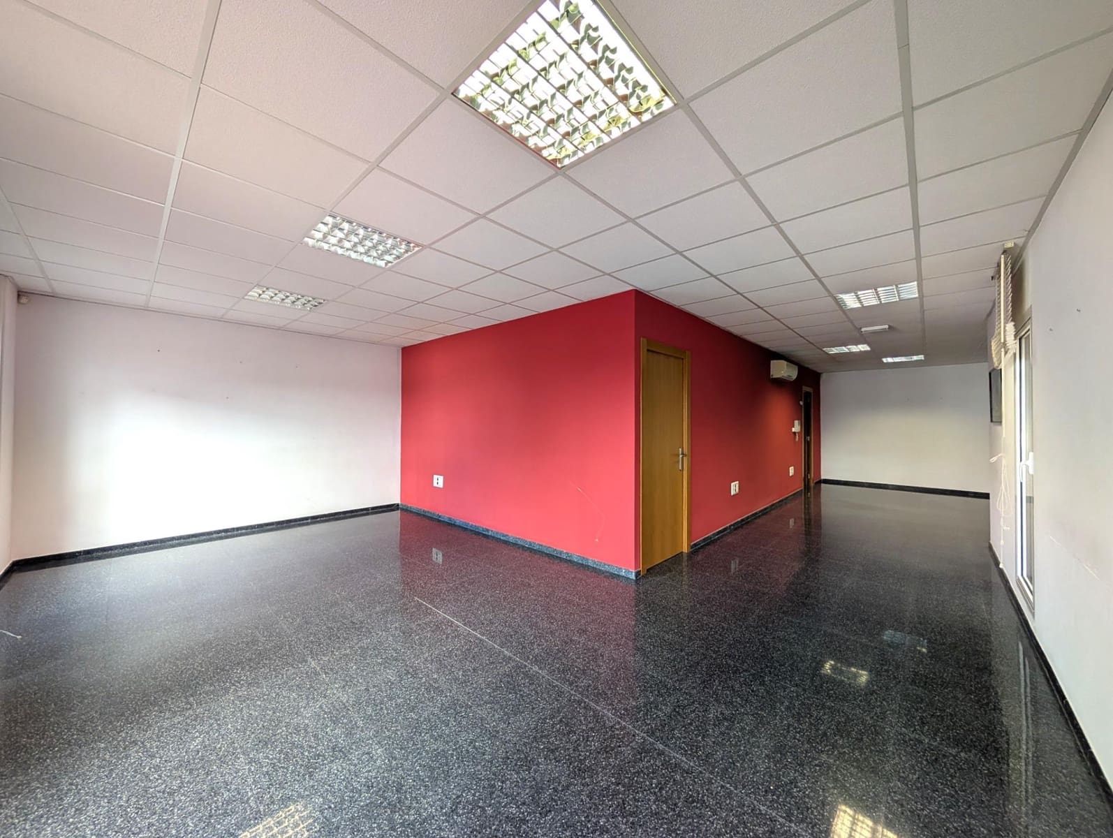 3 soveværelse Kontor til leje i Alcoy / Alcoi med garage - € 650 (Ref: 9355983)