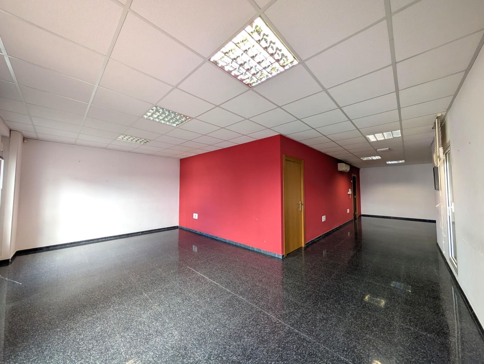 Oficina de 3 habitaciones en Alcoy / Alcoi en alquiler con garaje - 550 € (Ref: 9355983)