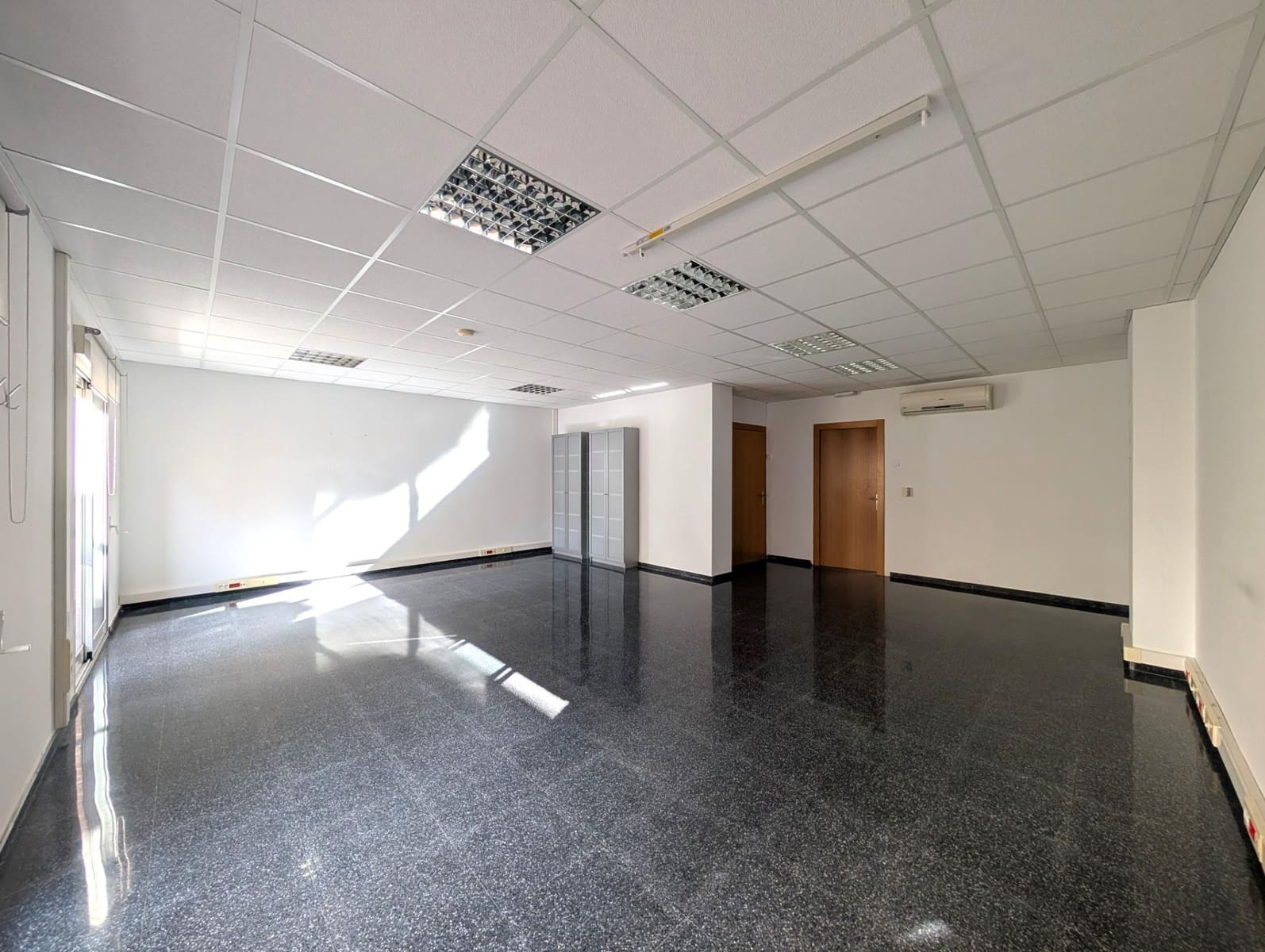 3 bedroom Office for rent in Alcoy / Alcoi with garage - € 550 (Ref: 9355983)
