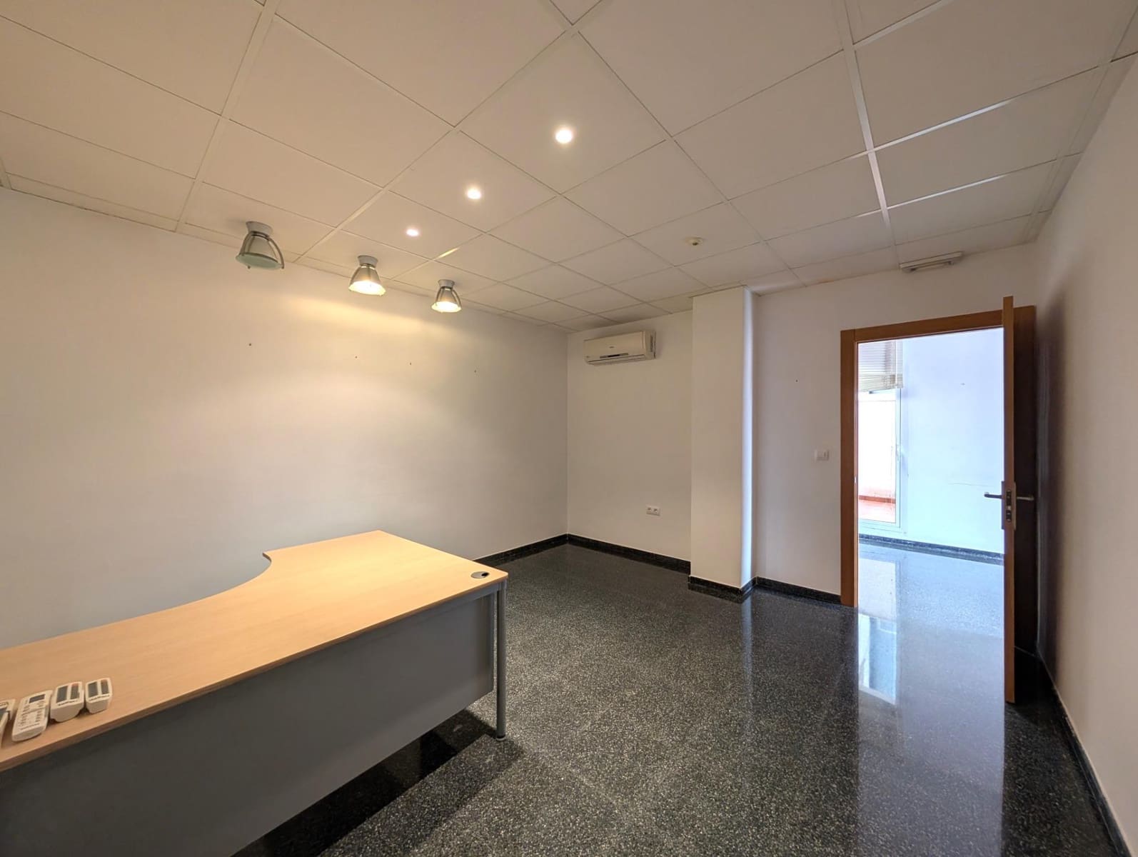 3 bedroom Office for rent in Alcoy / Alcoi with garage - € 550 (Ref: 9355983)