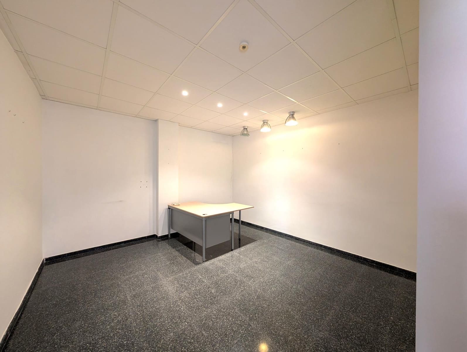 3 bedroom Office for rent in Alcoy / Alcoi with garage - € 550 (Ref: 9355983)
