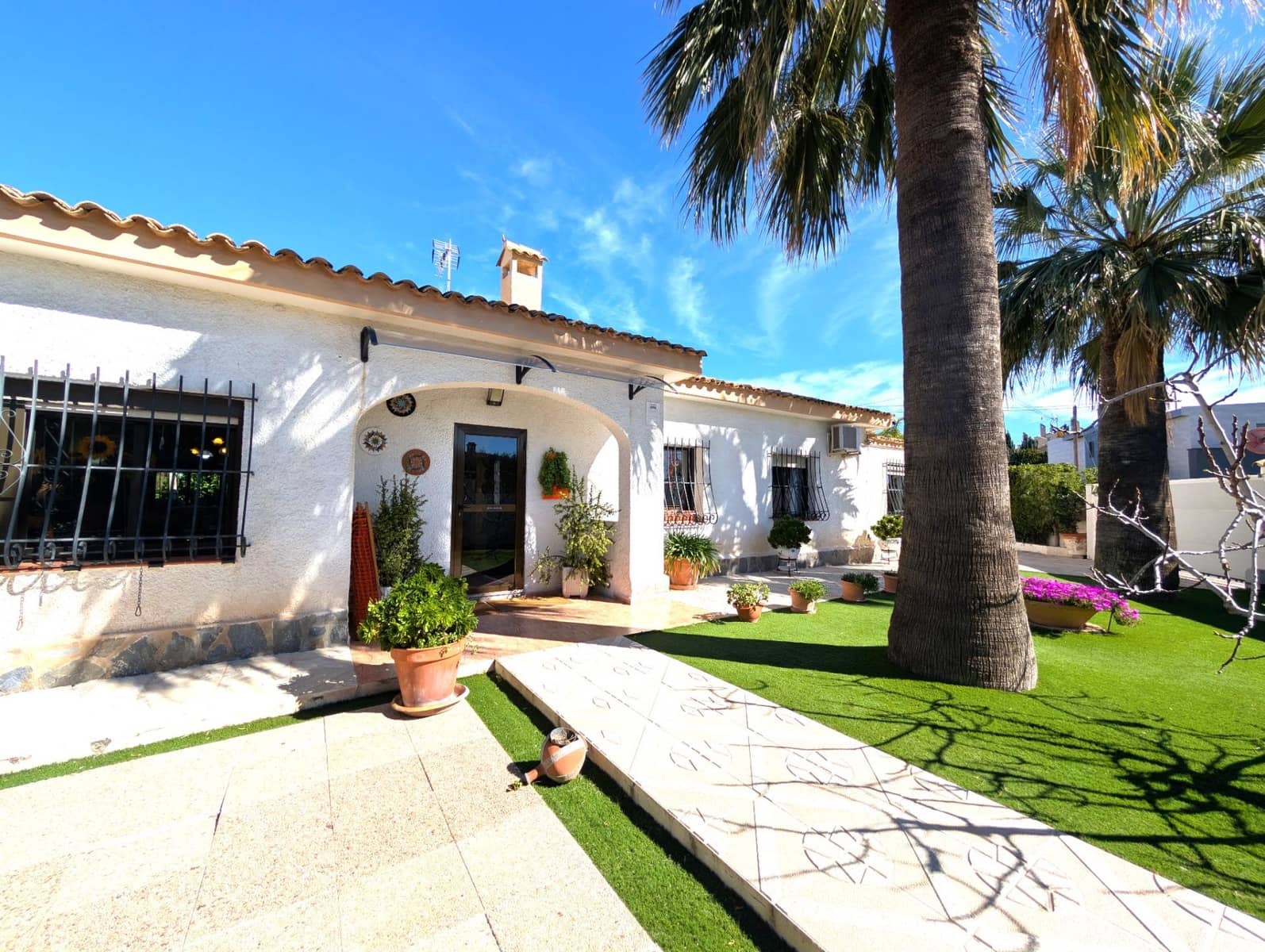 5 bedroom Villa for sale in San Juan de Alicante / Sant Joan d'Alacant with pool garage - € 720,000 (Ref: 9621823)