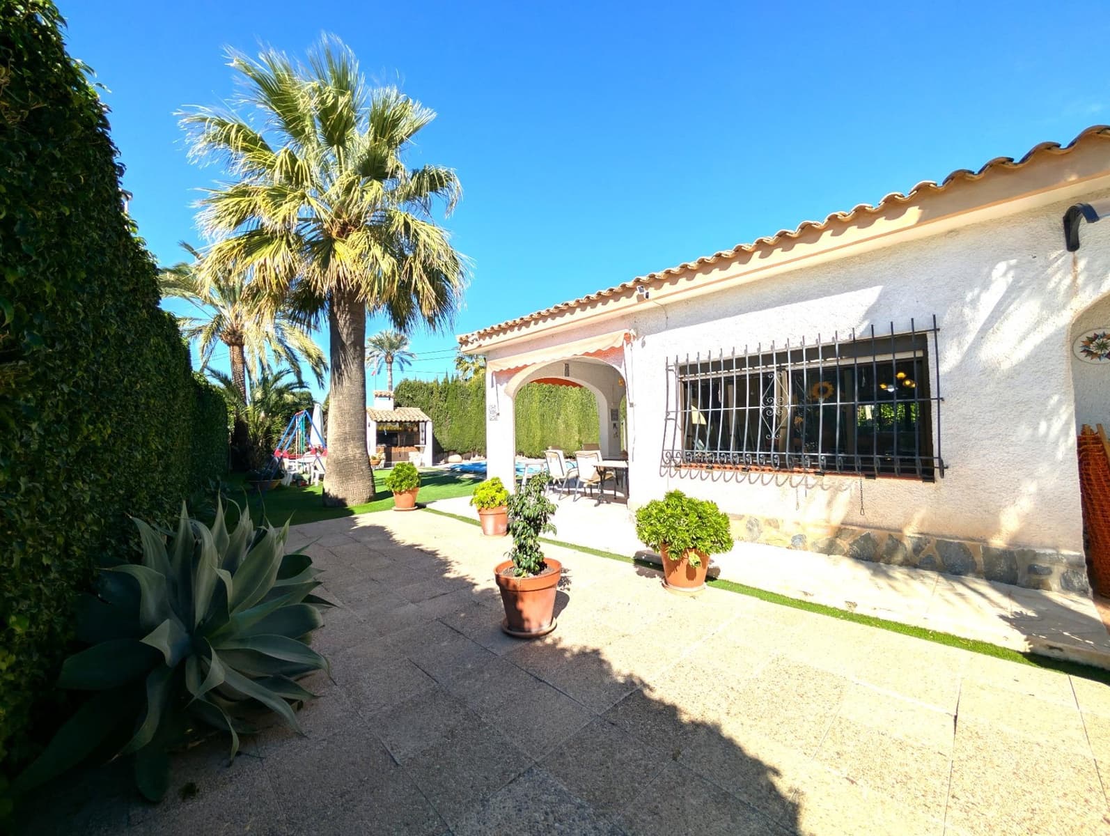 5 bedroom Villa for sale in San Juan de Alicante / Sant Joan d'Alacant with pool garage - € 720,000 (Ref: 9621823)