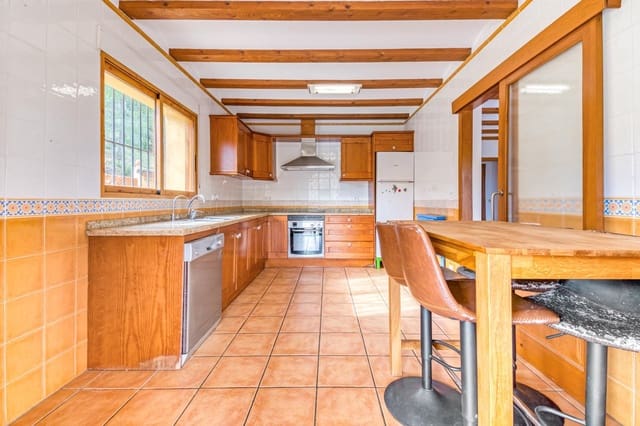 Chalet de 4 habitaciones en Orba en venta con garaje - 450.000 € (Ref: 9732369)