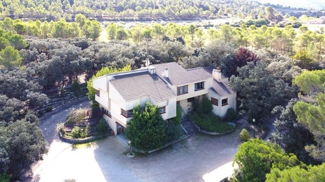 Chalet de 5 habitaciones en Alcoy / Alcoi en venta con piscina garaje - 665.000 € (Ref: 9840384)