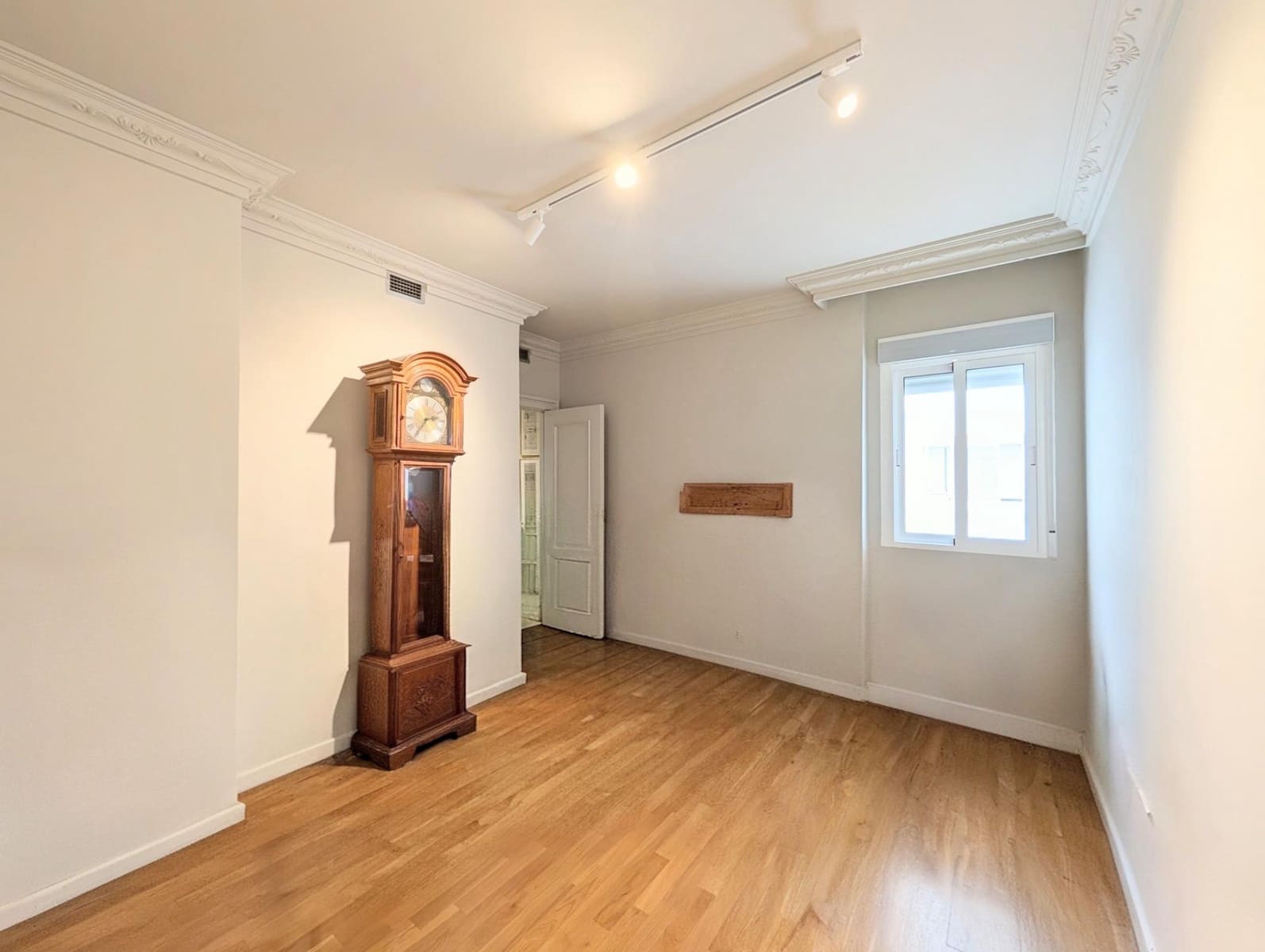 5 bedroom Flat for sale in Alicante / Alacant city with garage - € 850,000 (Ref: 9966735)
