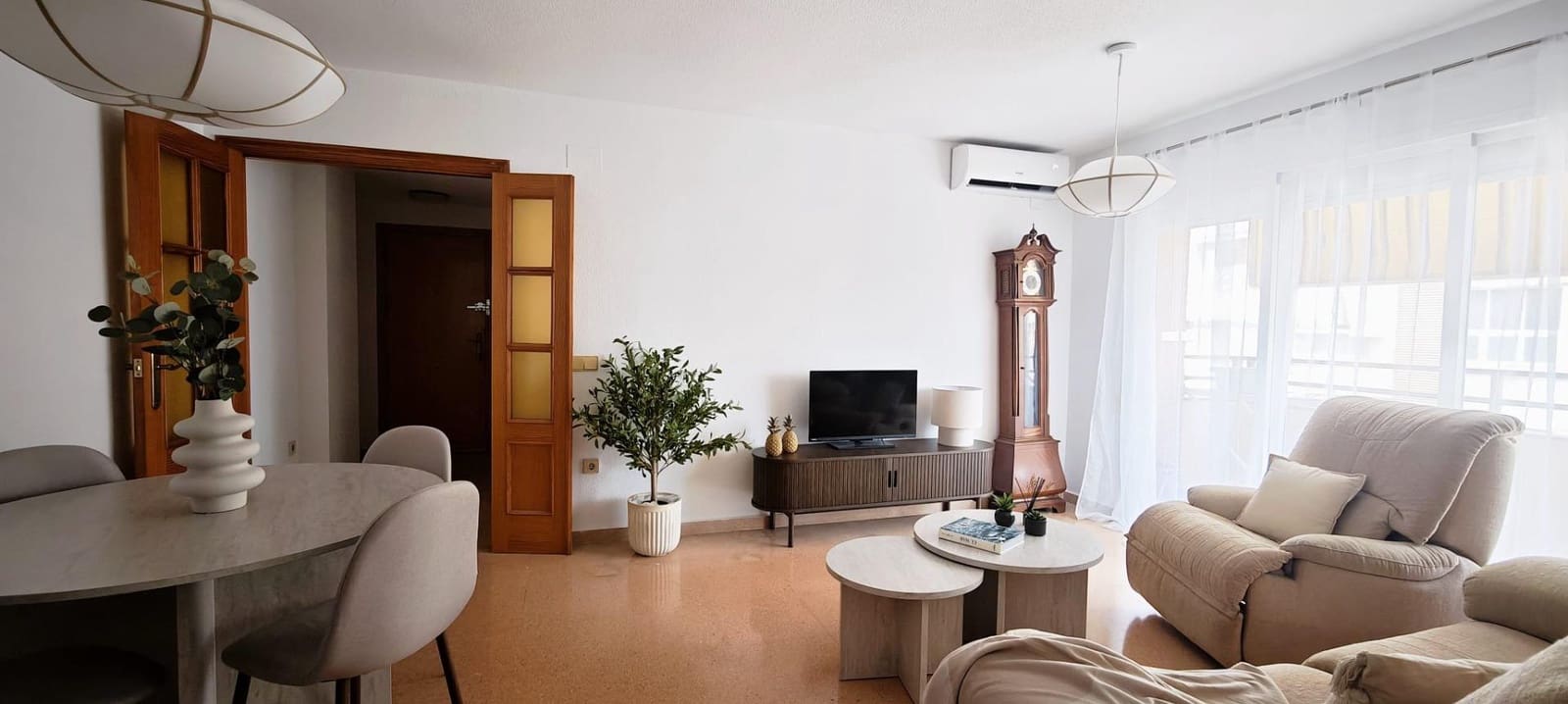 Appartement de 3 chambres à louer à Alicante ville avec piscine garage - 1 500 € (Ref: 9975564)