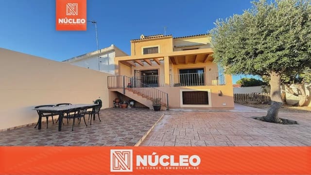 4 sovrum Semi-fristående Villa till salu i Nueva Torrevieja, Torrevieja med garage - 349 990 € (Ref: 10111899)