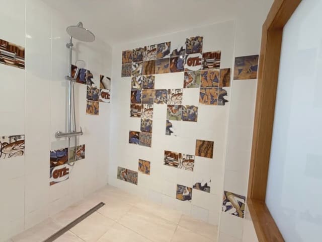 4 sovrum Semi-fristående Villa till salu i Nueva Torrevieja, Torrevieja med garage - 349 990 € (Ref: 10111899)