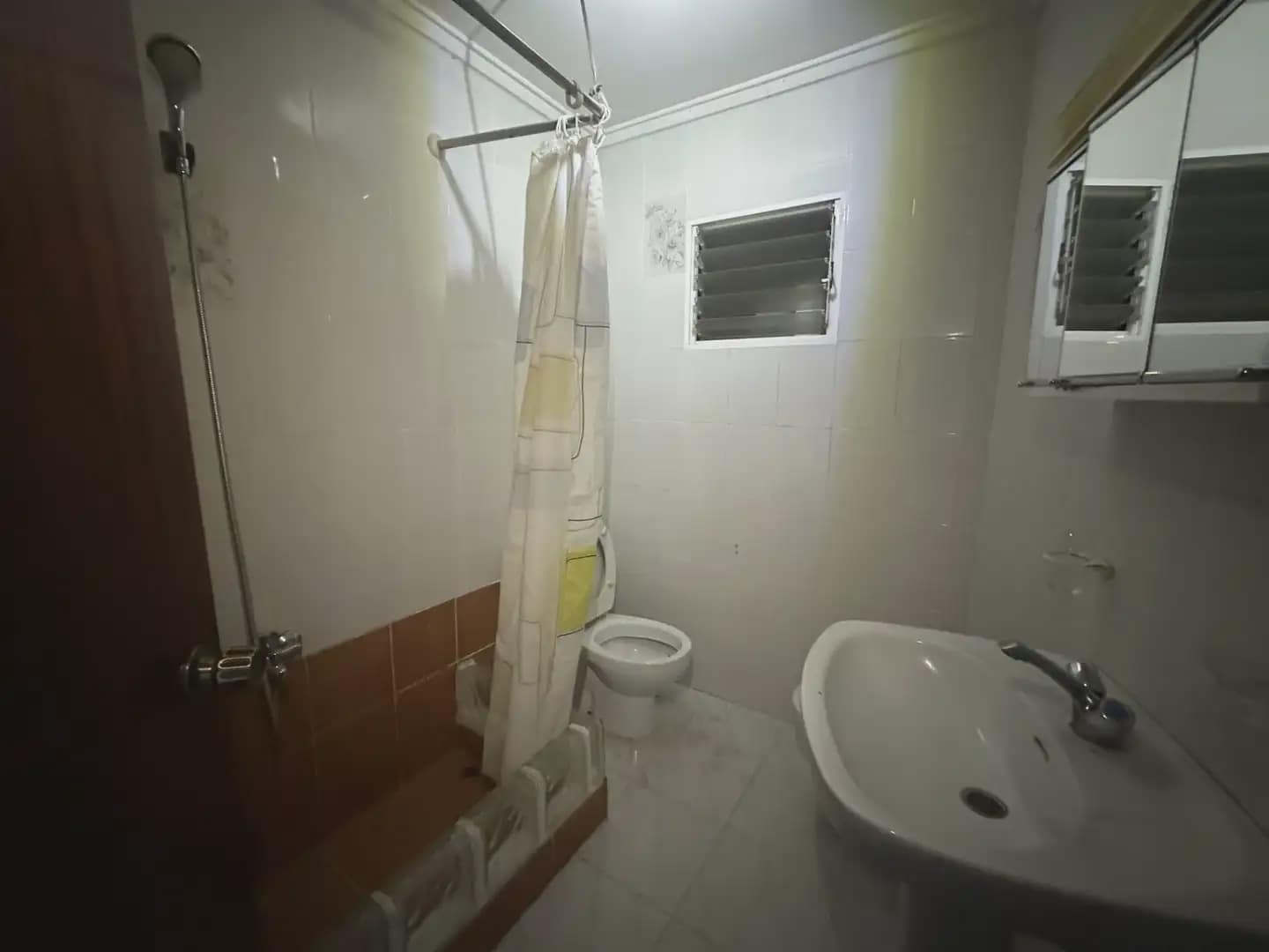 4 bedroom Townhouse for sale in Bigastro with garage - € 89,000 (Ref: 10158640)