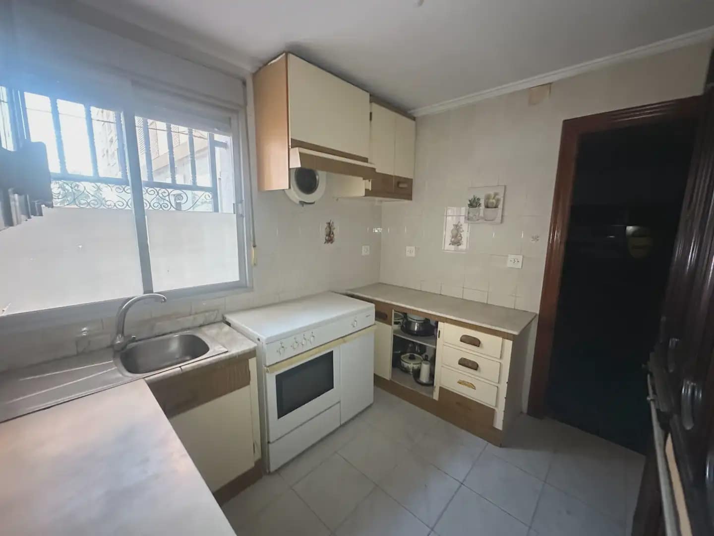 4 bedroom Townhouse for sale in Bigastro with garage - € 89,000 (Ref: 10158640)
