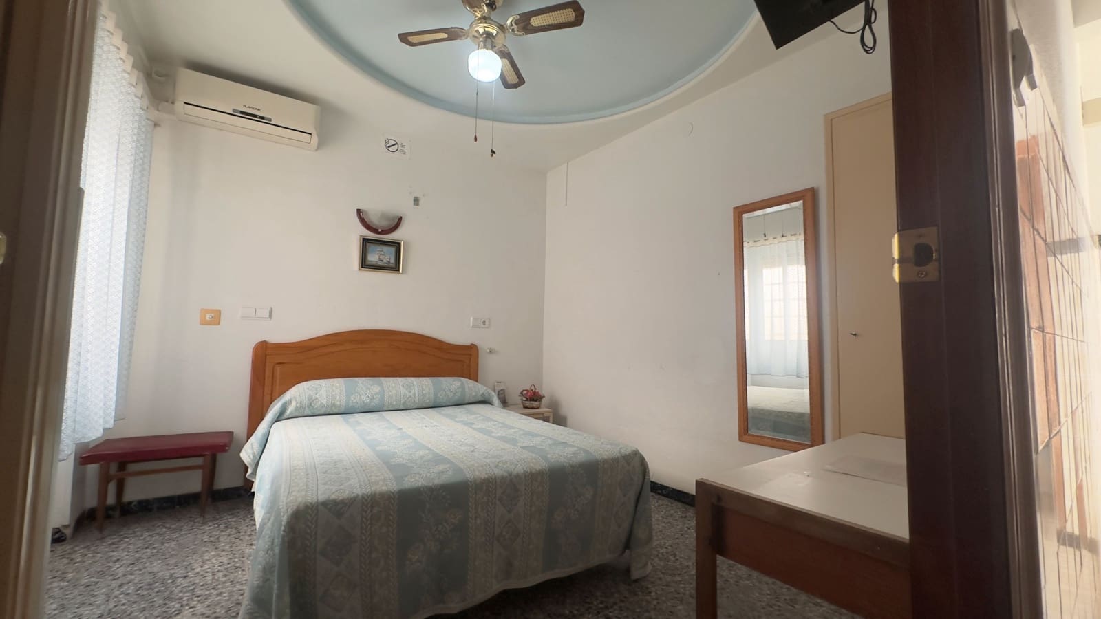 20 quarto Hotel para venda em Santa Pola - 850 000 € (Ref: 8806685)