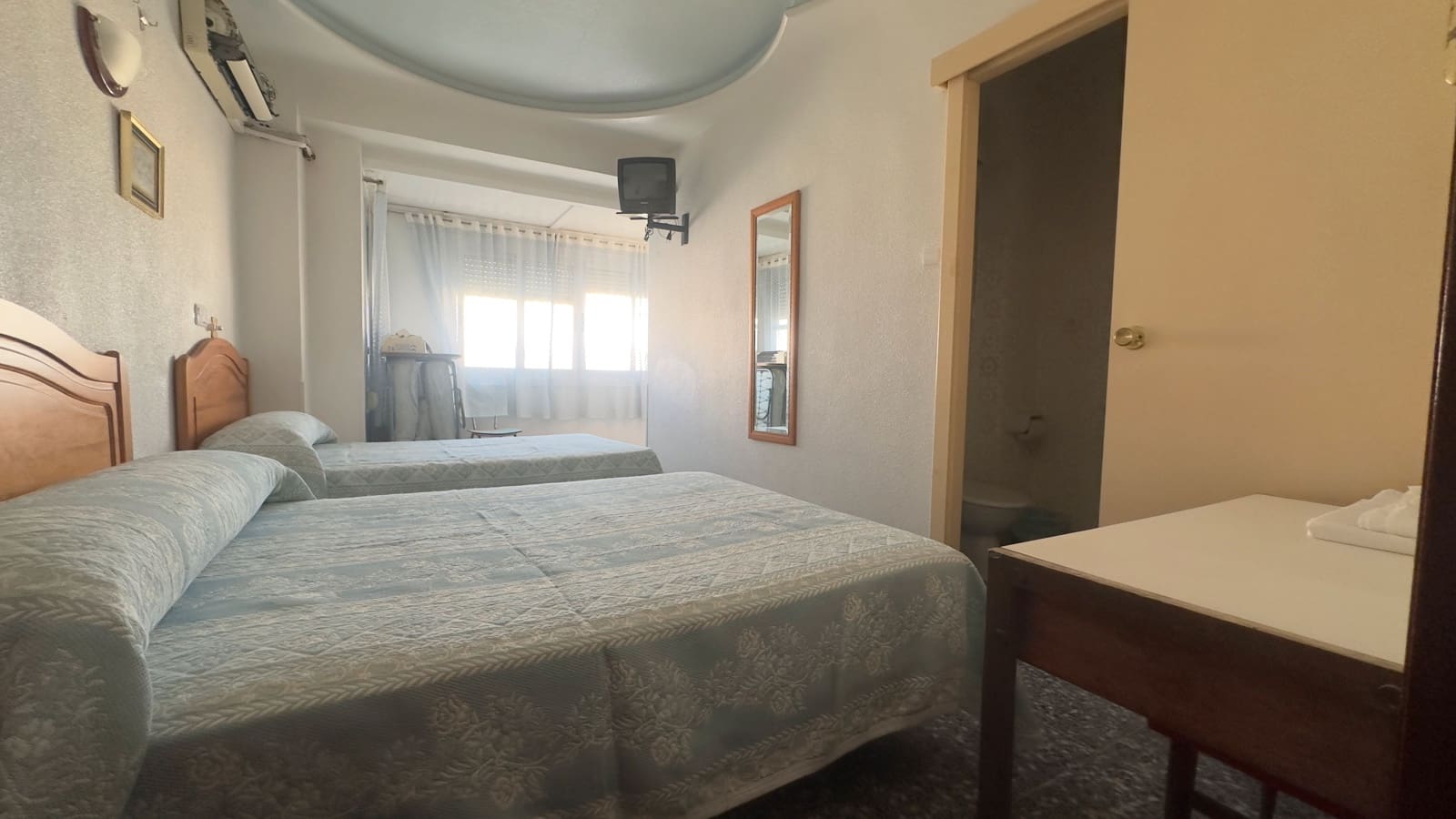 20 quarto Hotel para venda em Santa Pola - 850 000 € (Ref: 8806685)
