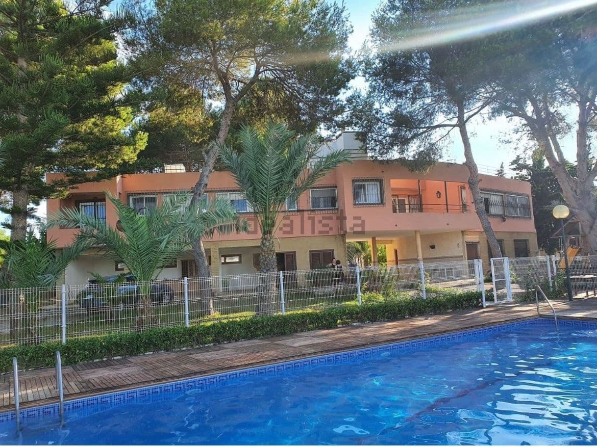 6 Zimmer Villa zu verkaufen in Torrevieja mit Pool Garage - 690.000 € (Ref: 8806709)
