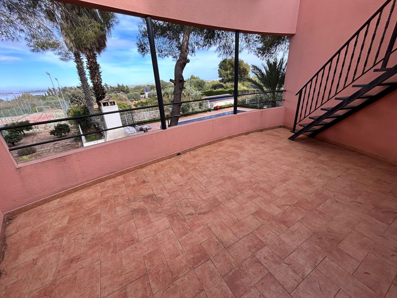 6 Zimmer Villa zu verkaufen in Torrevieja mit Pool Garage - 690.000 € (Ref: 8806709)