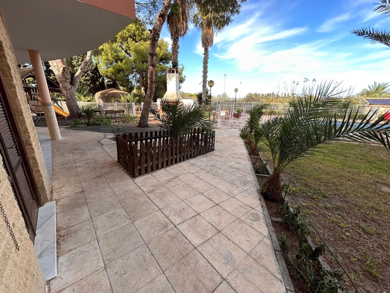 6 Zimmer Villa zu verkaufen in Torrevieja mit Pool Garage - 690.000 € (Ref: 8806709)