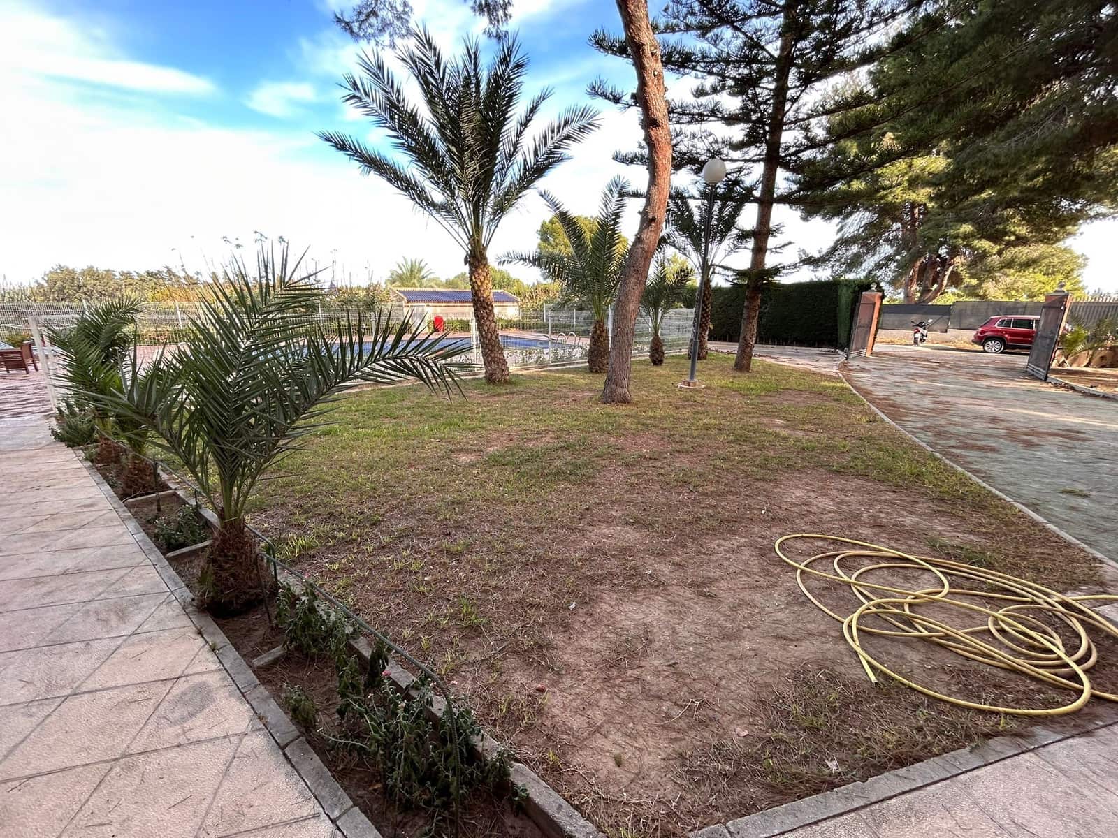 6 Zimmer Villa zu verkaufen in Torrevieja mit Pool Garage - 690.000 € (Ref: 8806709)