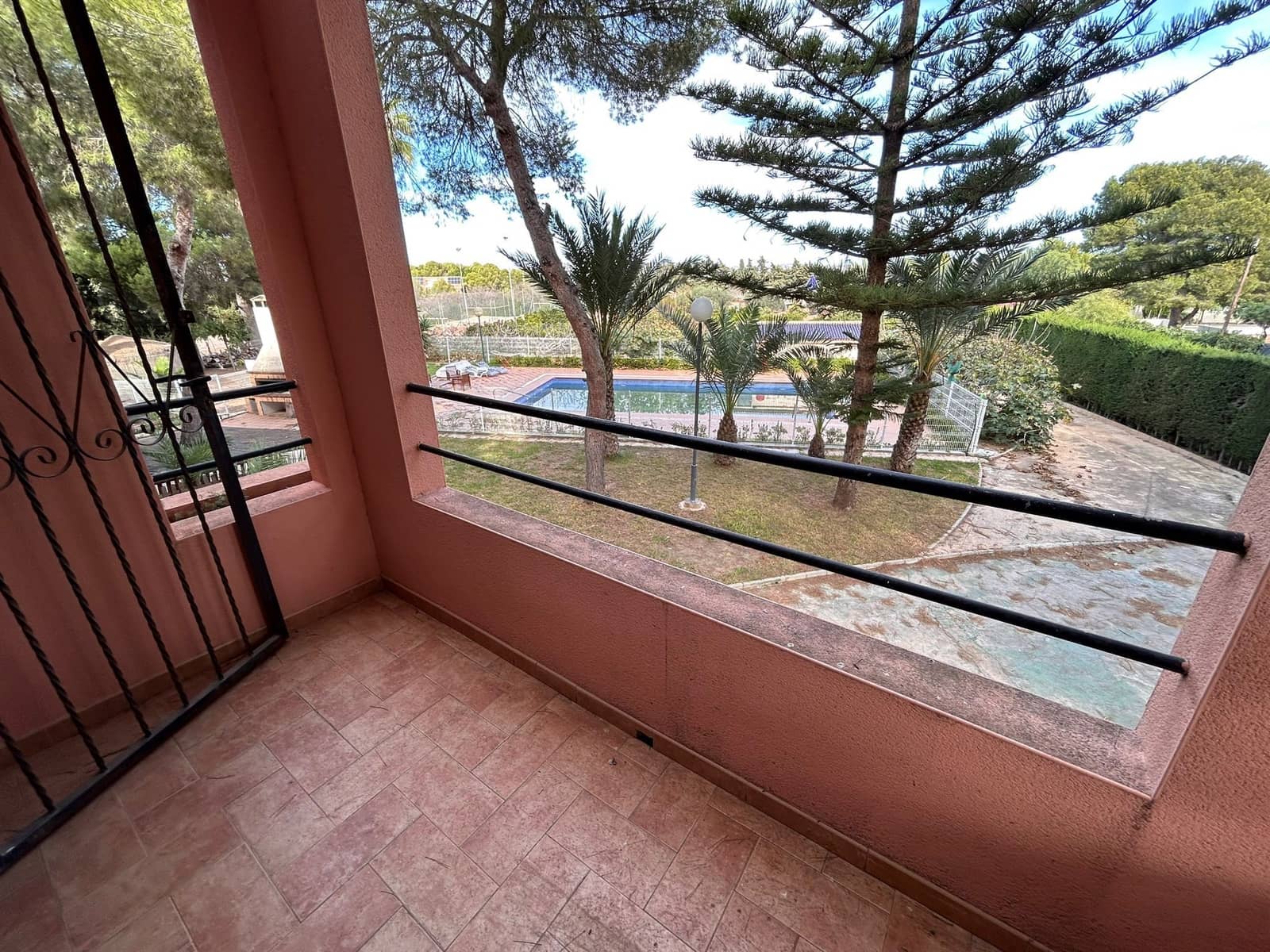 6 Zimmer Villa zu verkaufen in Torrevieja mit Pool Garage - 690.000 € (Ref: 8806709)