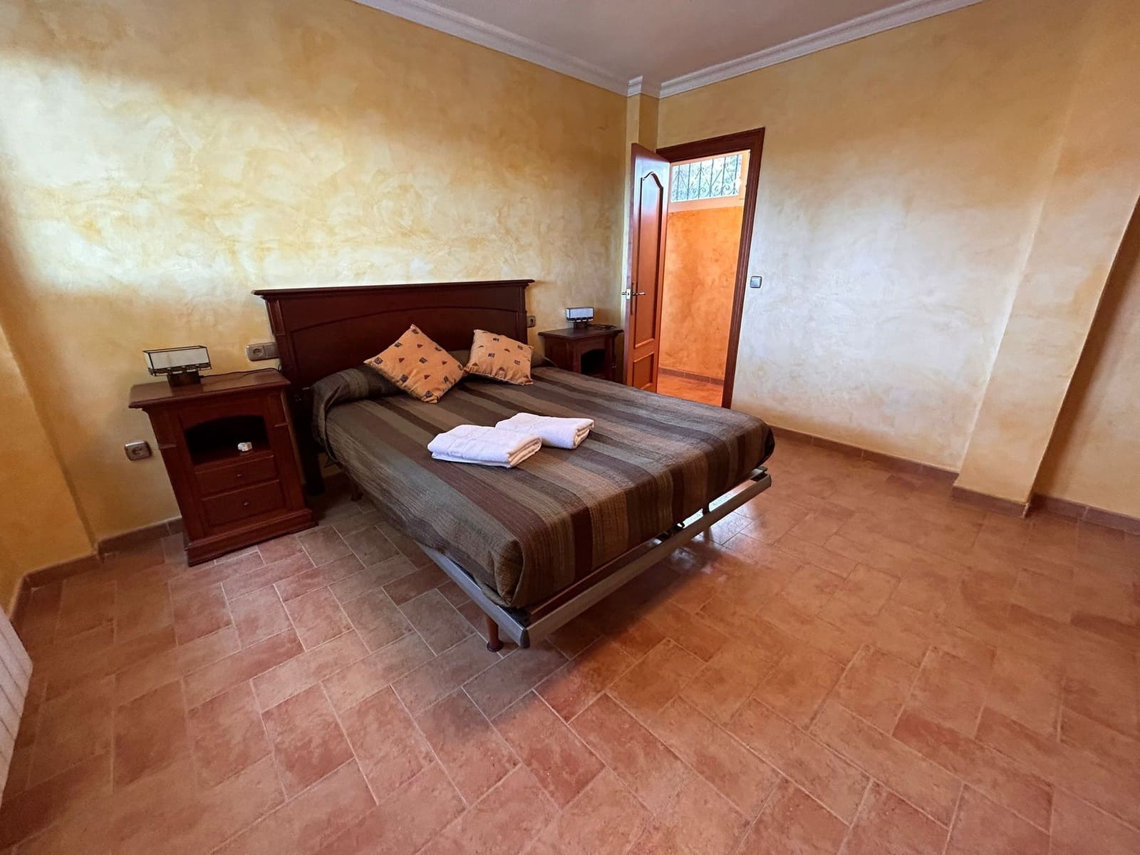 6 Zimmer Villa zu verkaufen in Torrevieja mit Pool Garage - 690.000 € (Ref: 8806709)