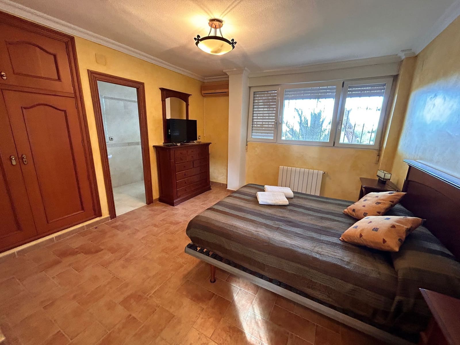 6 Zimmer Villa zu verkaufen in Torrevieja mit Pool Garage - 690.000 € (Ref: 8806709)