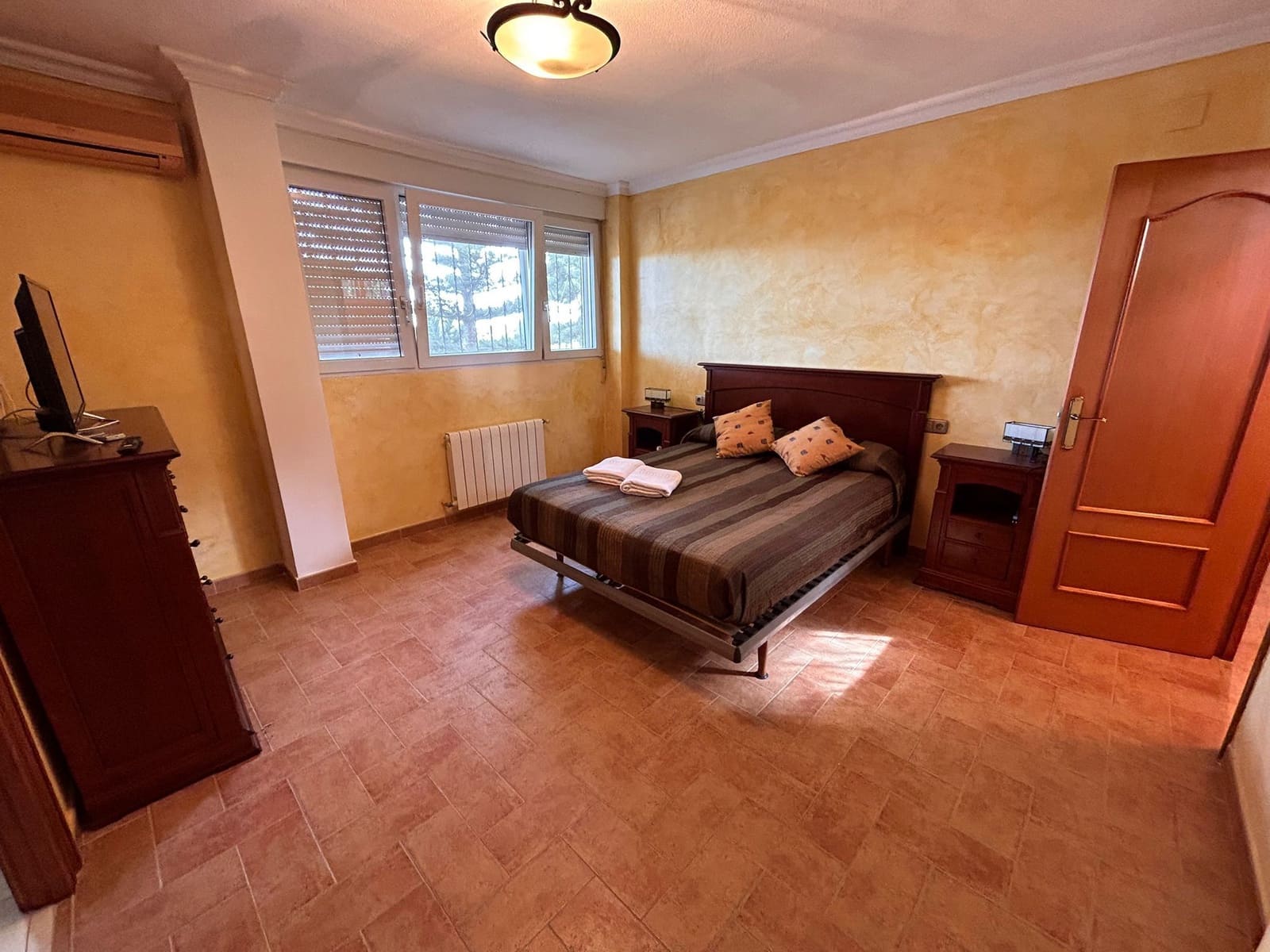 6 Zimmer Villa zu verkaufen in Torrevieja mit Pool Garage - 690.000 € (Ref: 8806709)