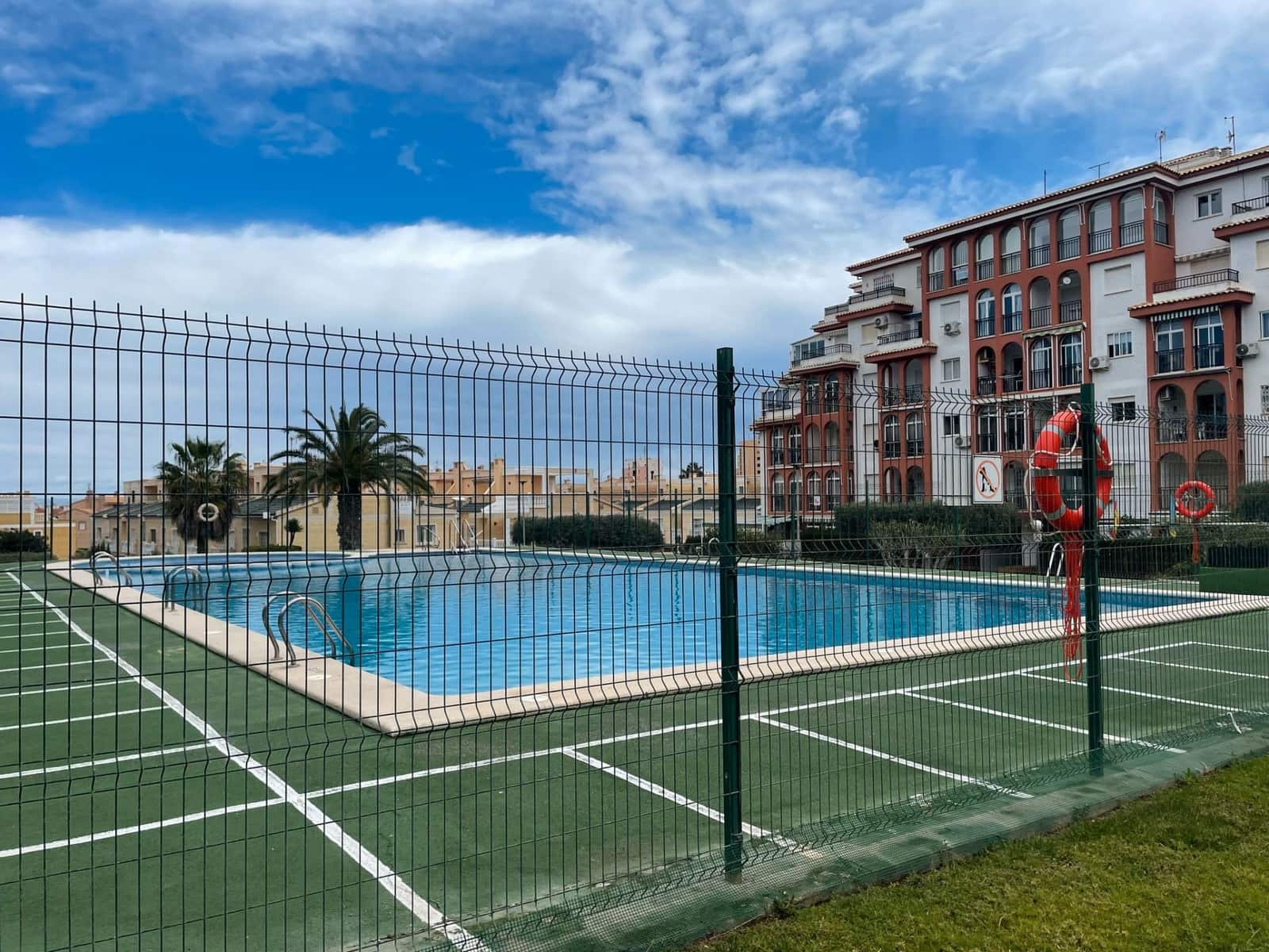 1 sypialnia Mieszkanie na sprzedaż w Torrevieja z basenem - 139 900 € (Ref: 8934608)