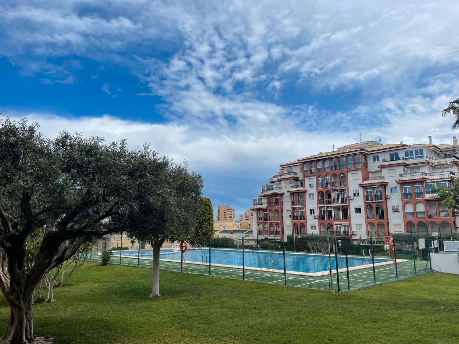 1 sypialnia Mieszkanie na sprzedaż w Torrevieja z basenem - 139 900 € (Ref: 8934608)