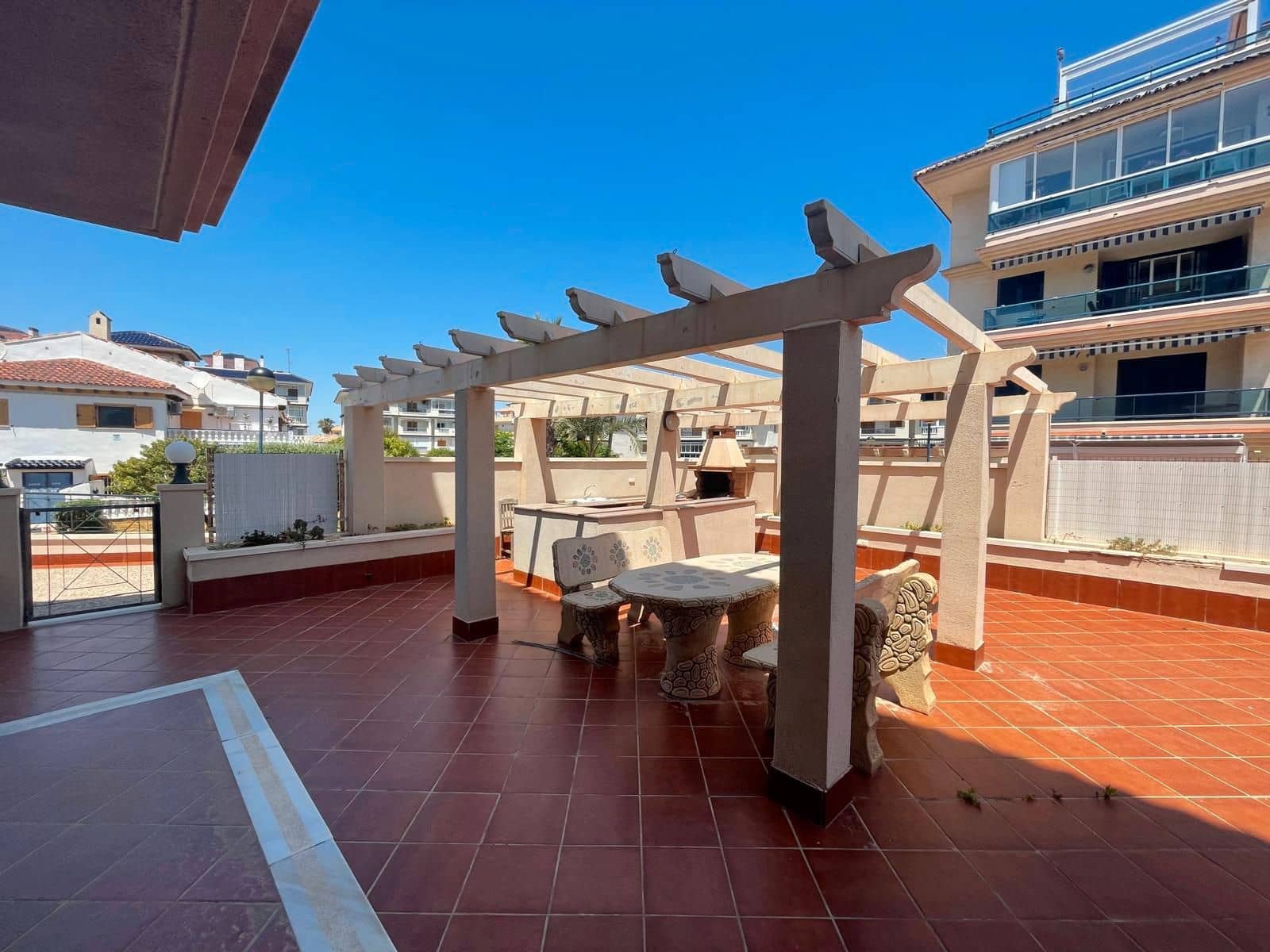 2 soveværelse Lejlighed til salg i Torrevieja med swimmingpool - € 250.000 (Ref: 9031132)