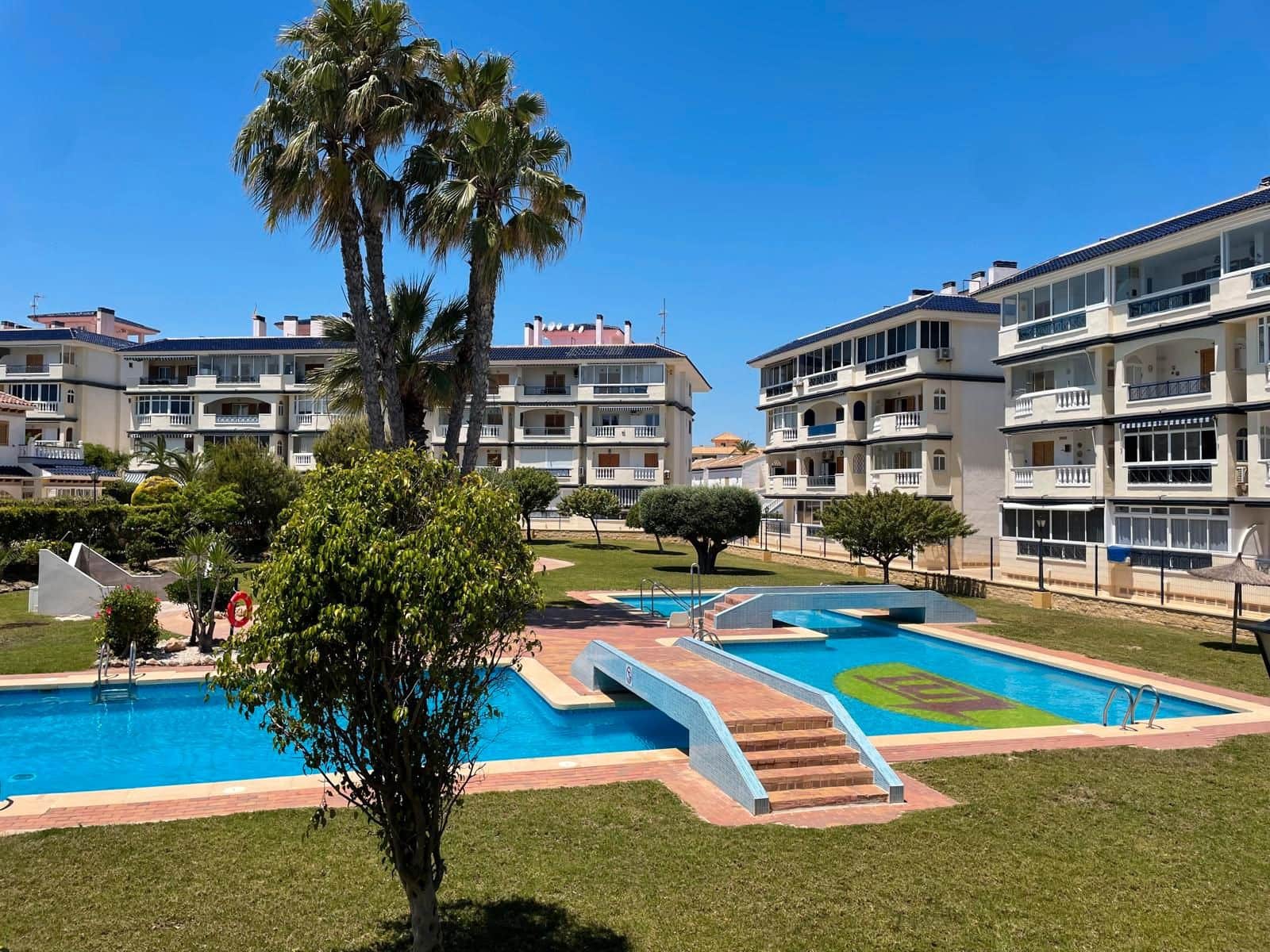 2 soveværelse Lejlighed til salg i Torrevieja med swimmingpool - € 250.000 (Ref: 9031132)