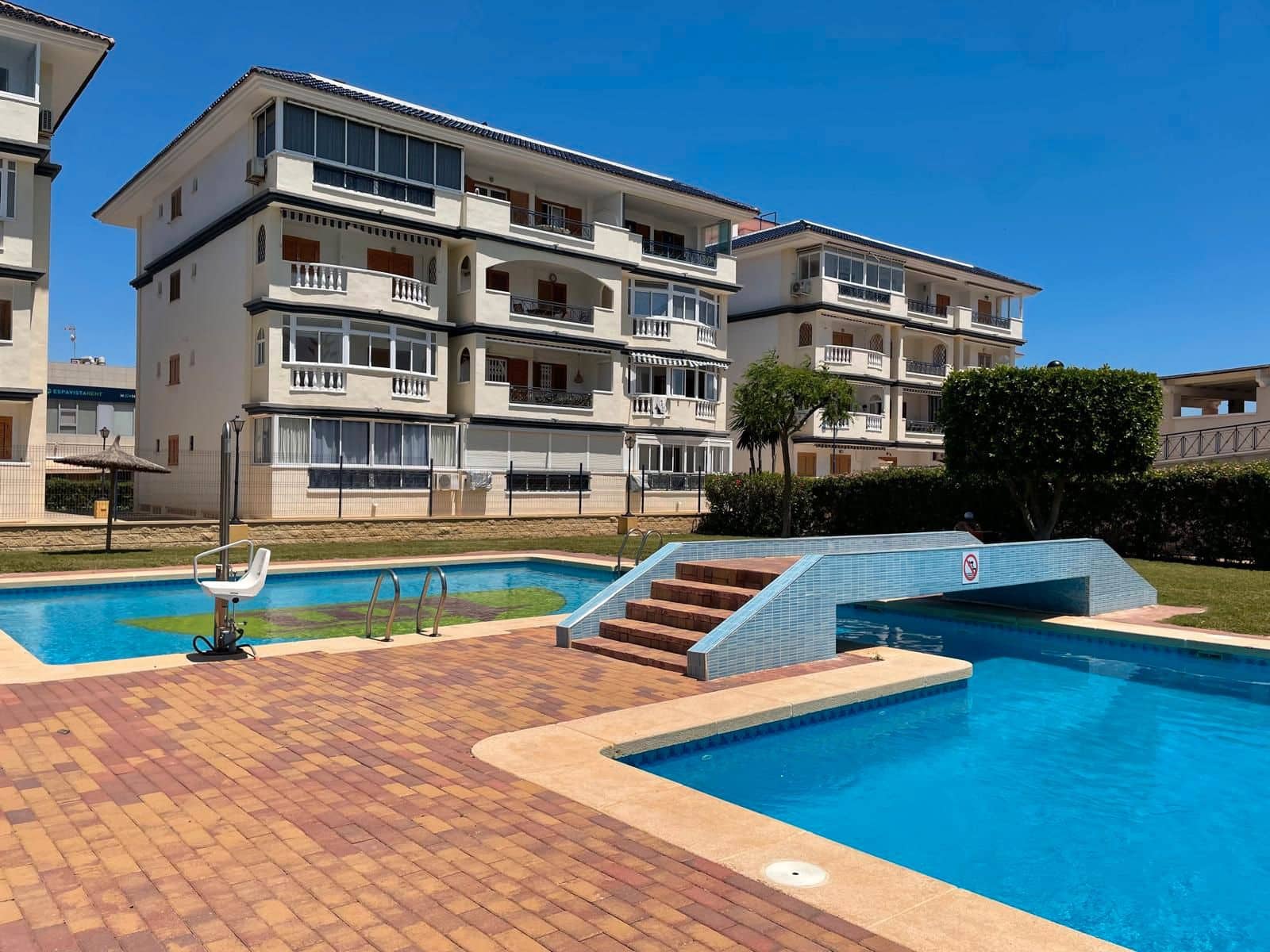 2 soveværelse Lejlighed til salg i Torrevieja med swimmingpool - € 250.000 (Ref: 9031132)