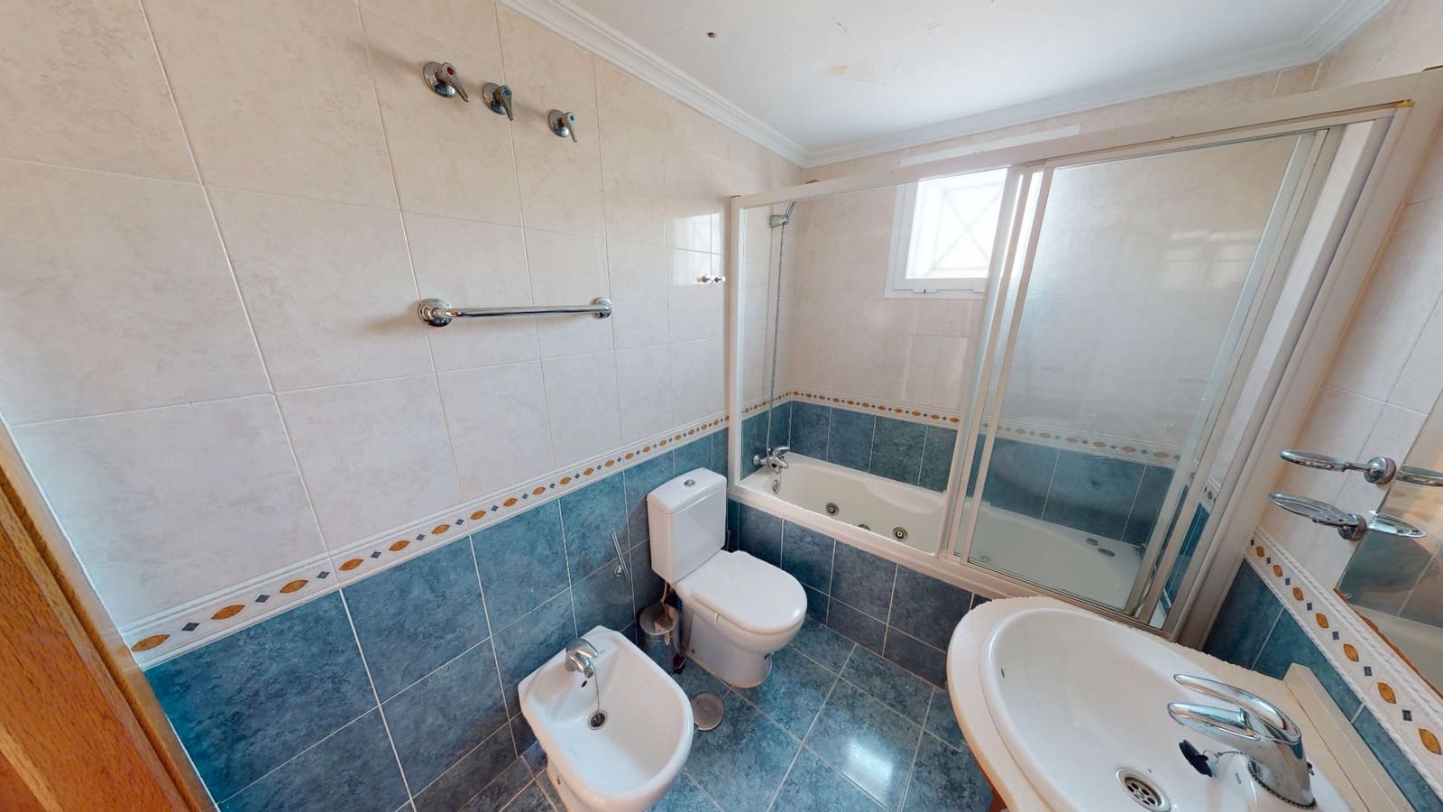 2 soveværelse Lejlighed til salg i Torrevieja med swimmingpool - € 250.000 (Ref: 9031132)