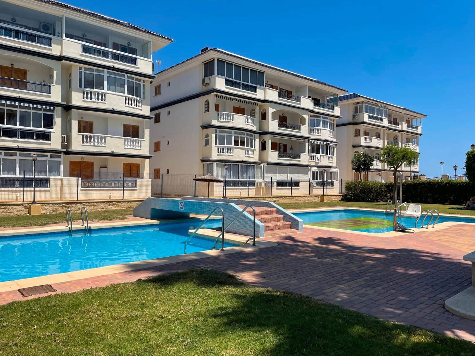 2 soveværelse Lejlighed til salg i Torrevieja med swimmingpool - € 250.000 (Ref: 9031132)