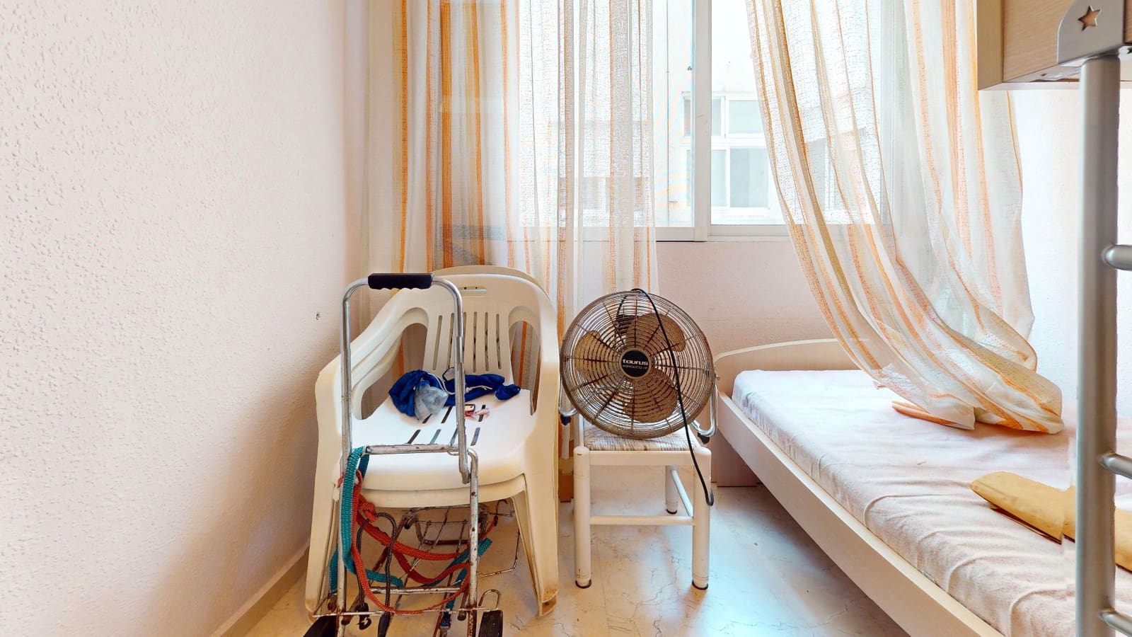 Piso de 3 habitaciones en Torrevieja en venta con garaje - 199.900 € (Ref: 9146446)