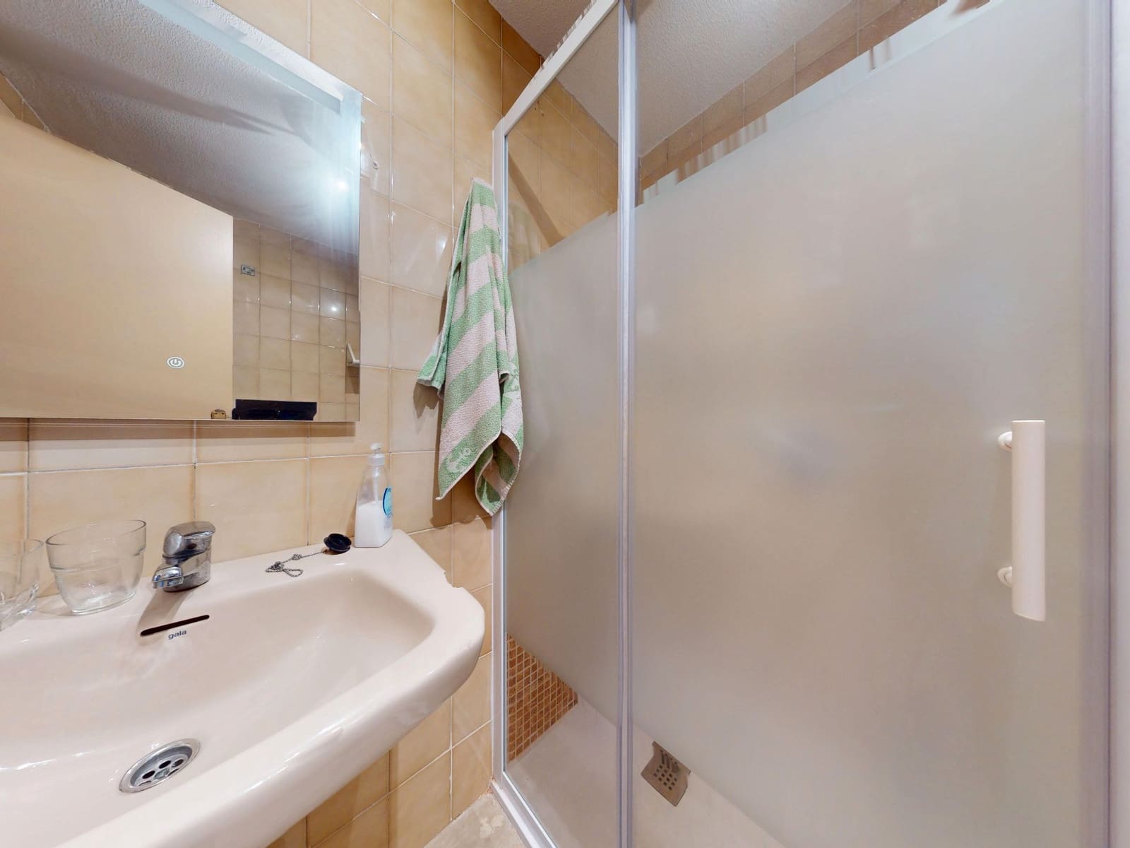 Piso de 3 habitaciones en Torrevieja en venta con garaje - 199.900 € (Ref: 9146446)