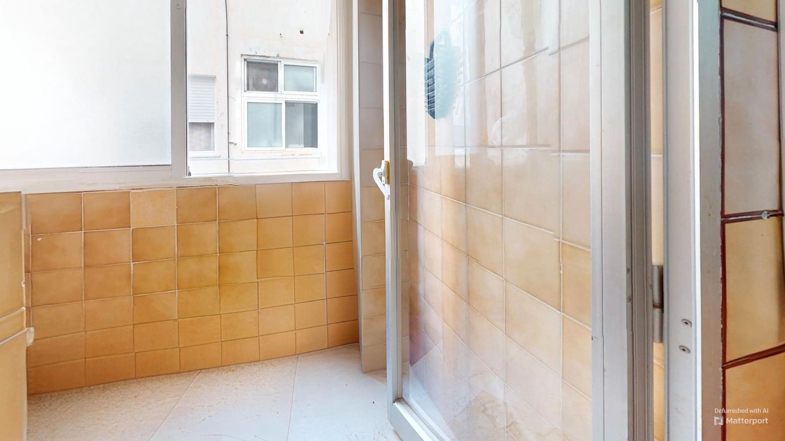 Piso de 3 habitaciones en Torrevieja en venta con garaje - 199.900 € (Ref: 9146446)