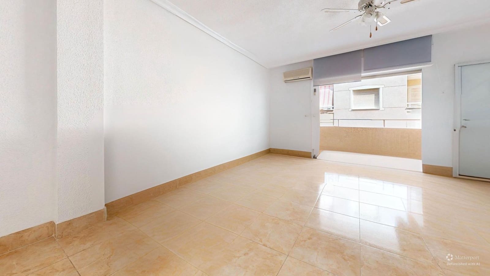 Piso de 3 habitaciones en Torrevieja en venta - 169.900 € (Ref: 9168355)
