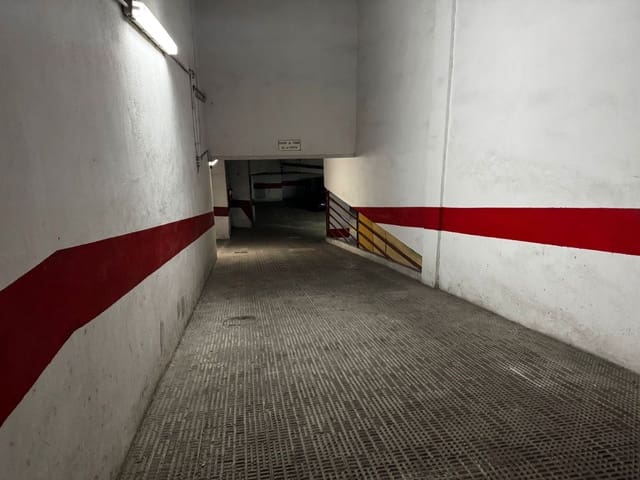 Garage till salu i Avenida Habaneras - Curva de Palangre, Torrevieja - 9 900 € (Ref: 9187359)