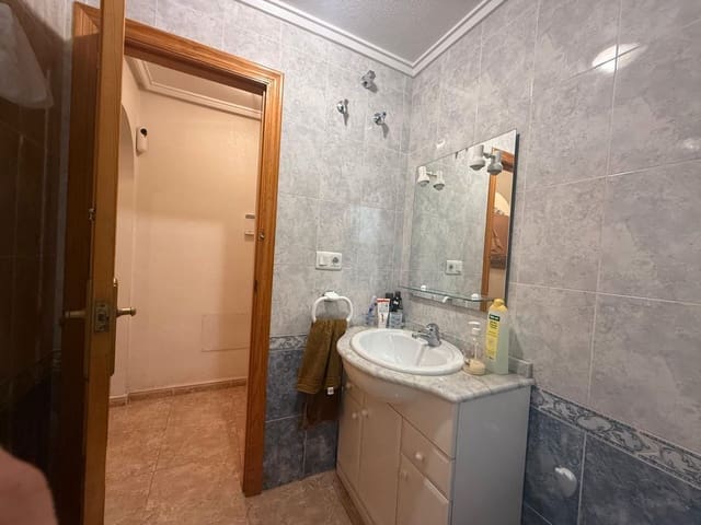 2 quarto Apartamento para venda em Playa de los Locos, Torrevieja com piscina - 130 000 € (Ref: 9223668)