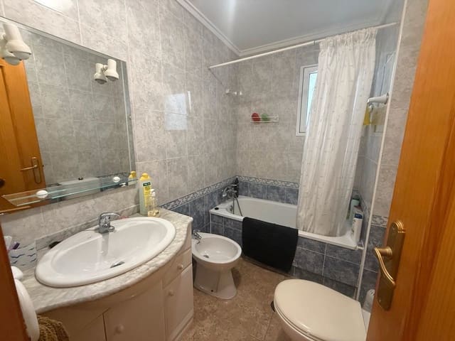 2 quarto Apartamento para venda em Playa de los Locos, Torrevieja com piscina - 130 000 € (Ref: 9223668)