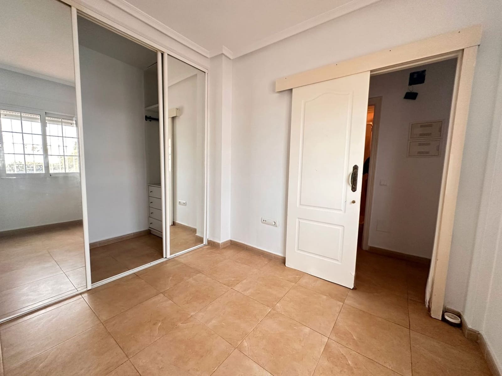 3 makuuhuone Huoneisto myytävänä paikassa Torrevieja mukana uima-altaan - 168 000 € (Ref: 9339249)