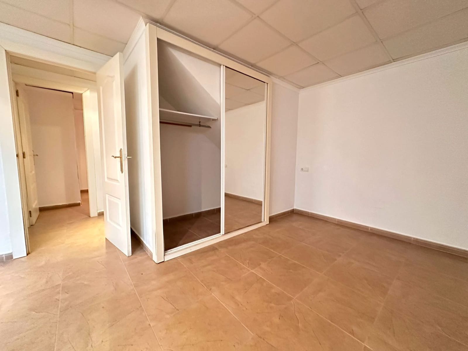 3 makuuhuone Huoneisto myytävänä paikassa Torrevieja mukana uima-altaan - 168 000 € (Ref: 9339249)