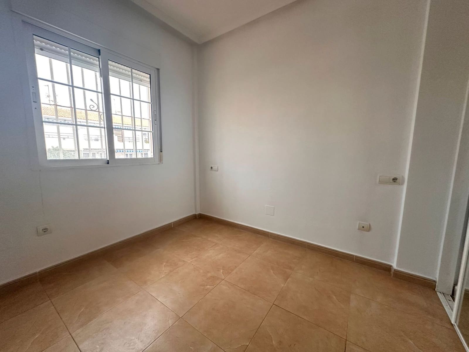 3 makuuhuone Huoneisto myytävänä paikassa Torrevieja mukana uima-altaan - 168 000 € (Ref: 9339249)