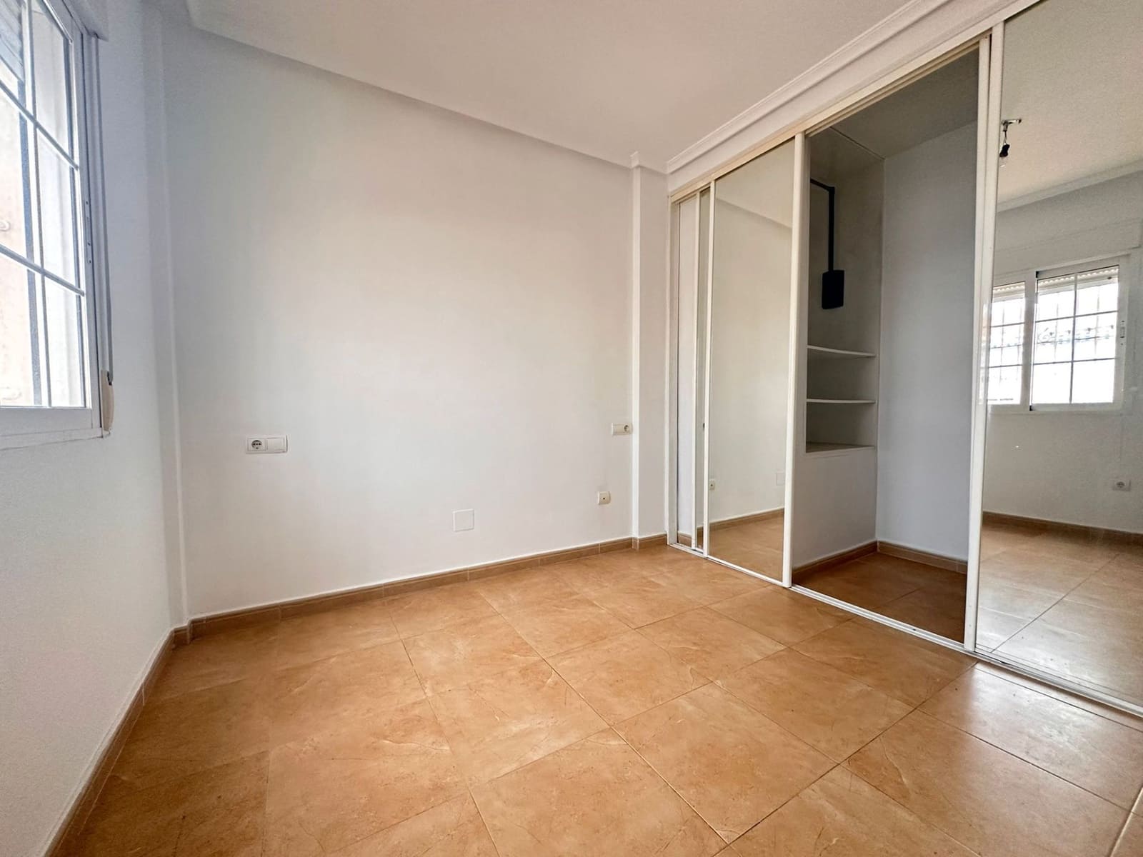 3 makuuhuone Huoneisto myytävänä paikassa Torrevieja mukana uima-altaan - 168 000 € (Ref: 9339249)