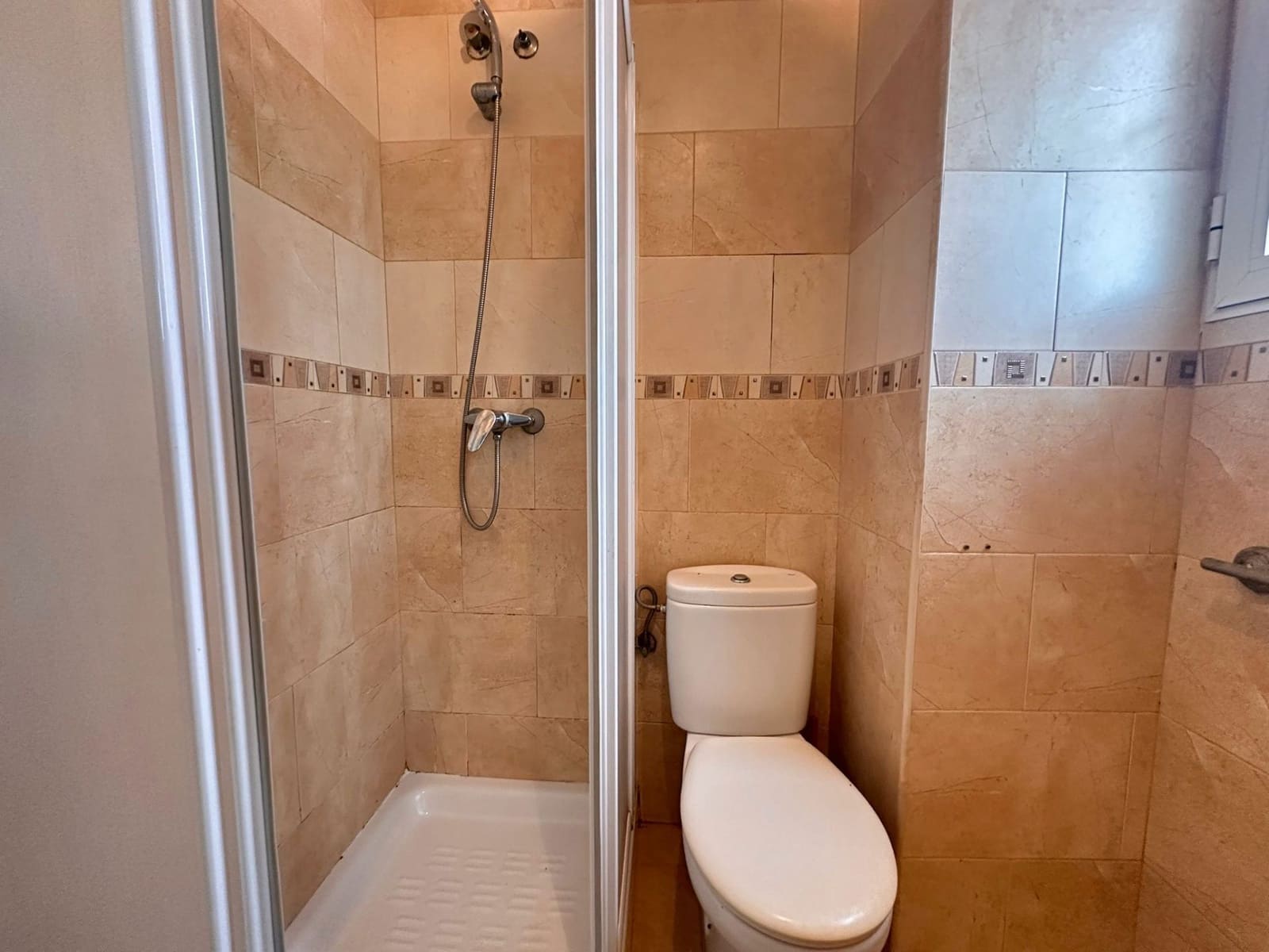 3 makuuhuone Huoneisto myytävänä paikassa Torrevieja mukana uima-altaan - 168 000 € (Ref: 9339249)