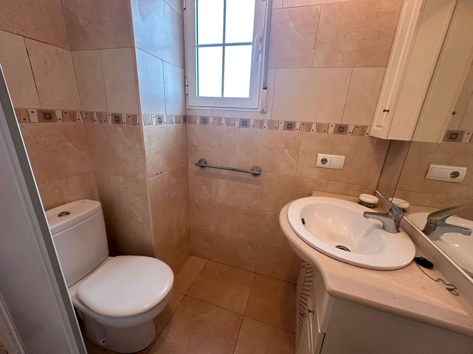 3 makuuhuone Huoneisto myytävänä paikassa Torrevieja mukana uima-altaan - 168 000 € (Ref: 9339249)