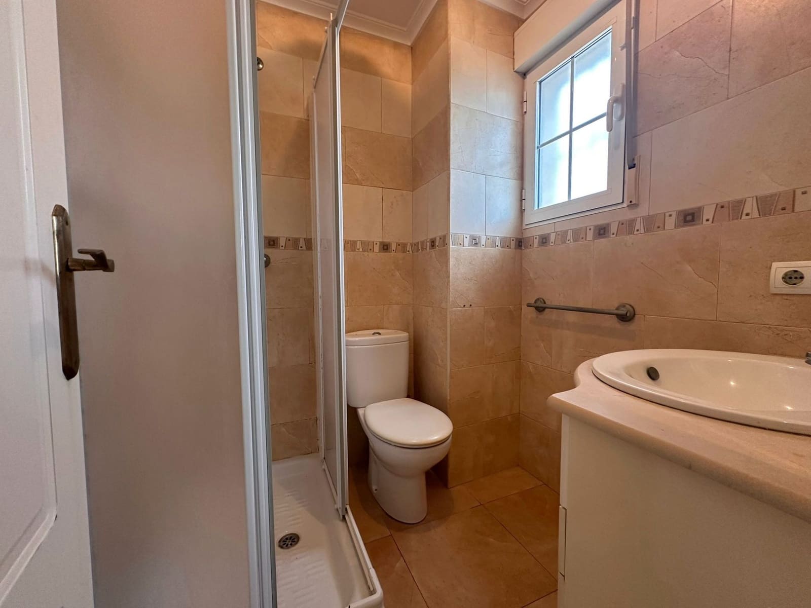 3 makuuhuone Huoneisto myytävänä paikassa Torrevieja mukana uima-altaan - 168 000 € (Ref: 9339249)