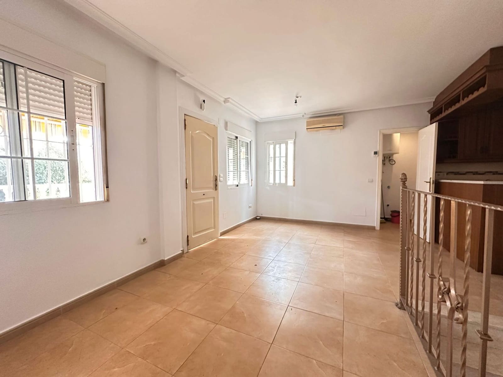 3 makuuhuone Huoneisto myytävänä paikassa Torrevieja mukana uima-altaan - 168 000 € (Ref: 9339249)