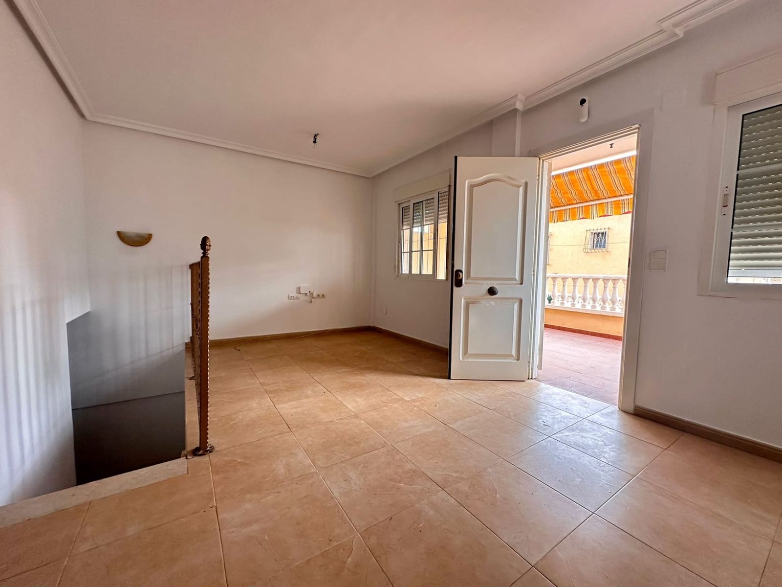 3 makuuhuone Huoneisto myytävänä paikassa Torrevieja mukana uima-altaan - 168 000 € (Ref: 9339249)