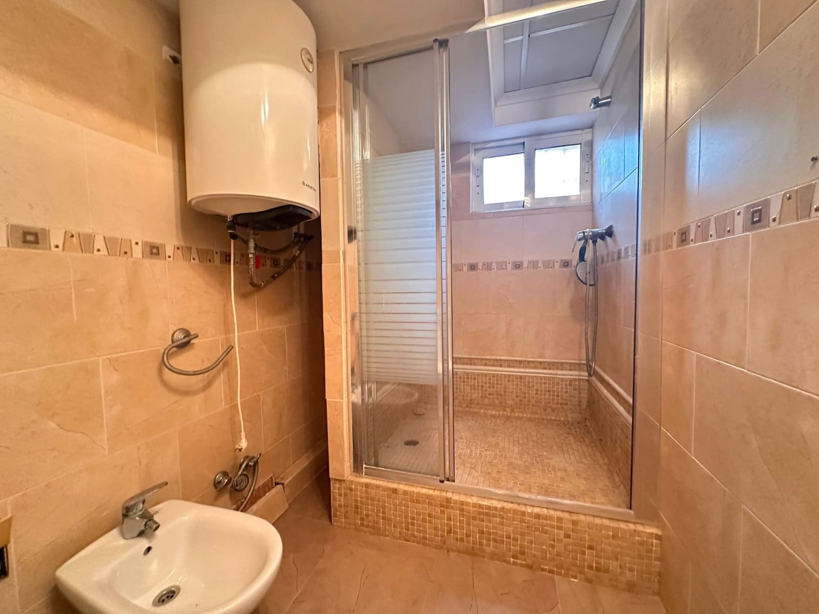 3 makuuhuone Huoneisto myytävänä paikassa Torrevieja mukana uima-altaan - 168 000 € (Ref: 9339249)